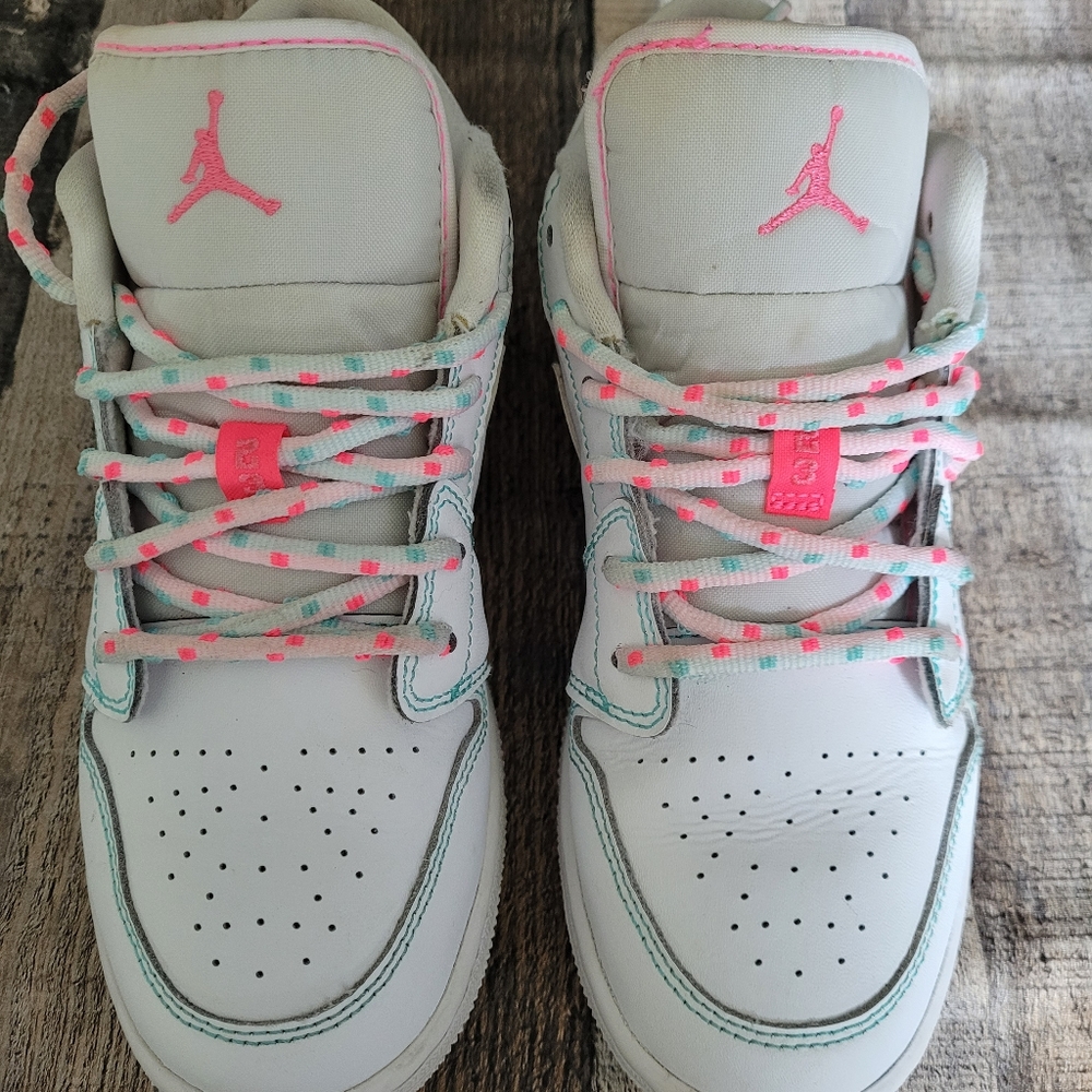 Nike Air Jordan 1 Low GS 'Aurora Green' Sz 4Y/5.5W - Picture 3 of 9